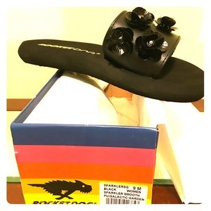 Black Rocket Dog Flip Flop Flower Embellishment